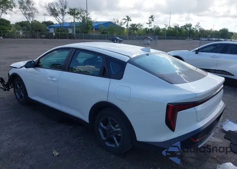 2025 Kia K4 Lxs z USA, uszkodzony, nr VIN 3KPFT4DE7SE047910